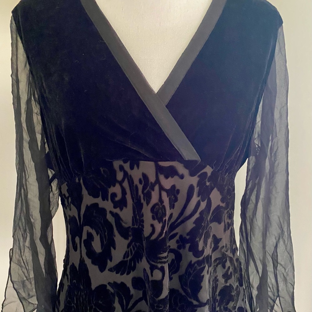 Blouse with velvet flowers & sheer sleeves XL